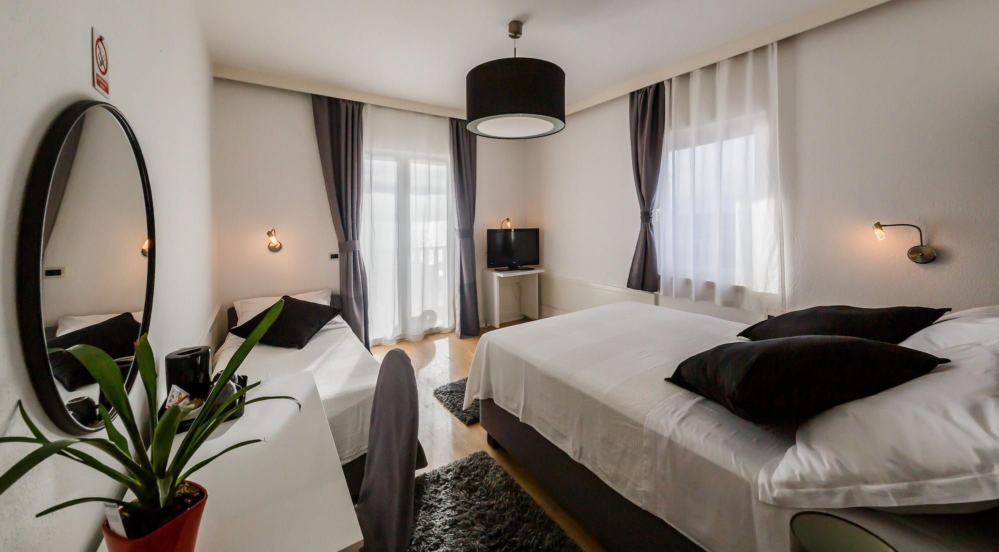 Hotel Villa Zarko Kaštel Stari Exterior foto