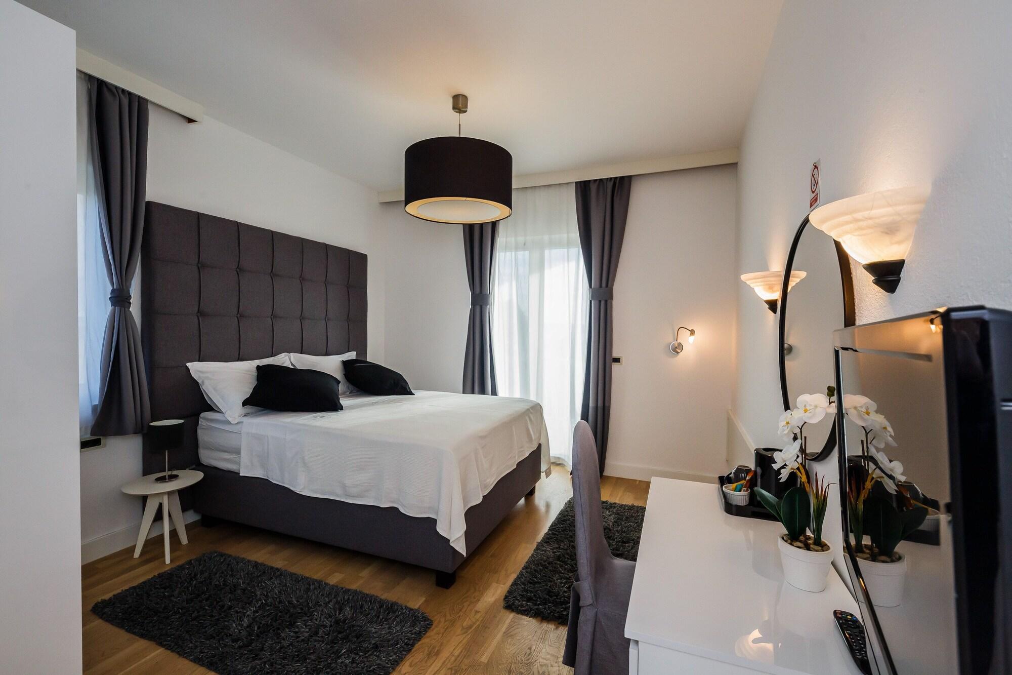 Hotel Villa Zarko Kaštel Stari Exterior foto