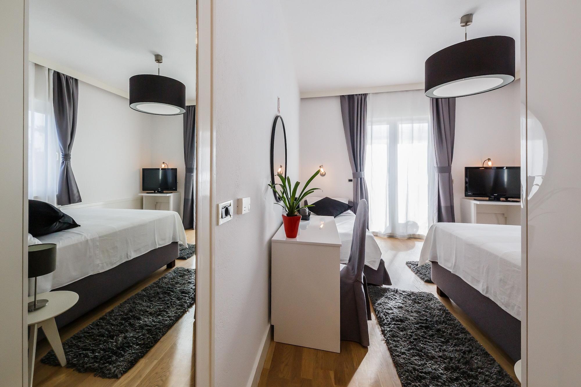 Hotel Villa Zarko Kaštel Stari Exterior foto